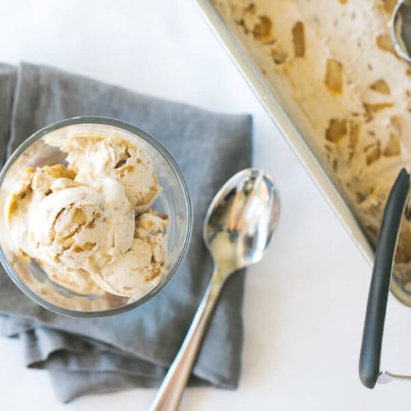 (dairy-free, paleo, vegan) Salted Caramel Apple Pie Ice Cream - This cinnamon sweet ice cream really does taste like a slice of apple pie!