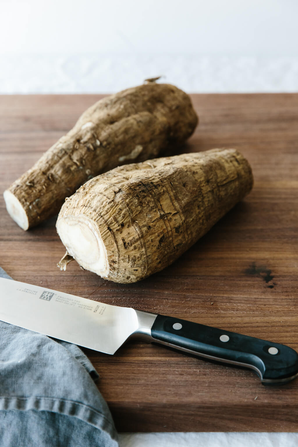 Arrowroot powder is frequently used in gluten-free, paleo cooking. Also known as arrowroot flour or arrowroot starch, here are 5 things you need to know about arrowroot powder.