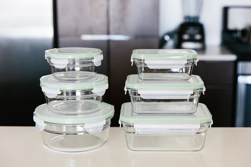 The best meal prep containers are durable and reusable, can be used in both cold storage and warmed up and are non-toxic. That means no plastic. So my favorite meal prep containers are all made from glass and silicone.