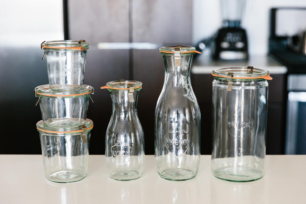 The best meal prep containers are durable and reusable, can be used in both cold storage and warmed up and are non-toxic. That means no plastic. So my favorite meal prep containers are all made from glass and silicone.