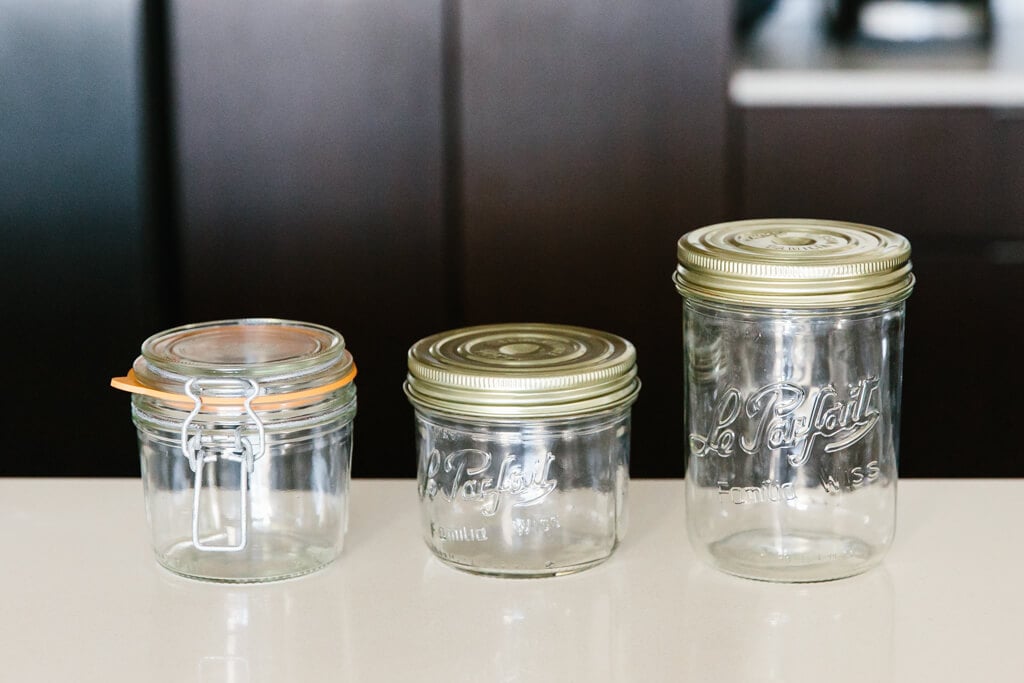 The best meal prep containers are durable and reusable, can be used in both cold storage and warmed up and are non-toxic. That means no plastic. So my favorite meal prep containers are all made from glass and silicone.