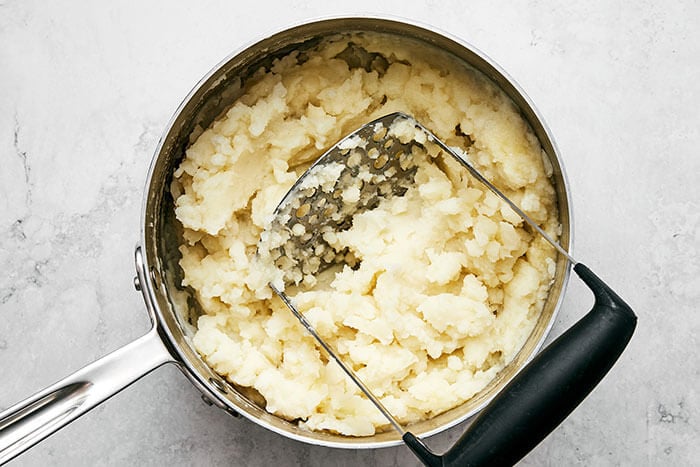 Making mashed potatoes in a pot