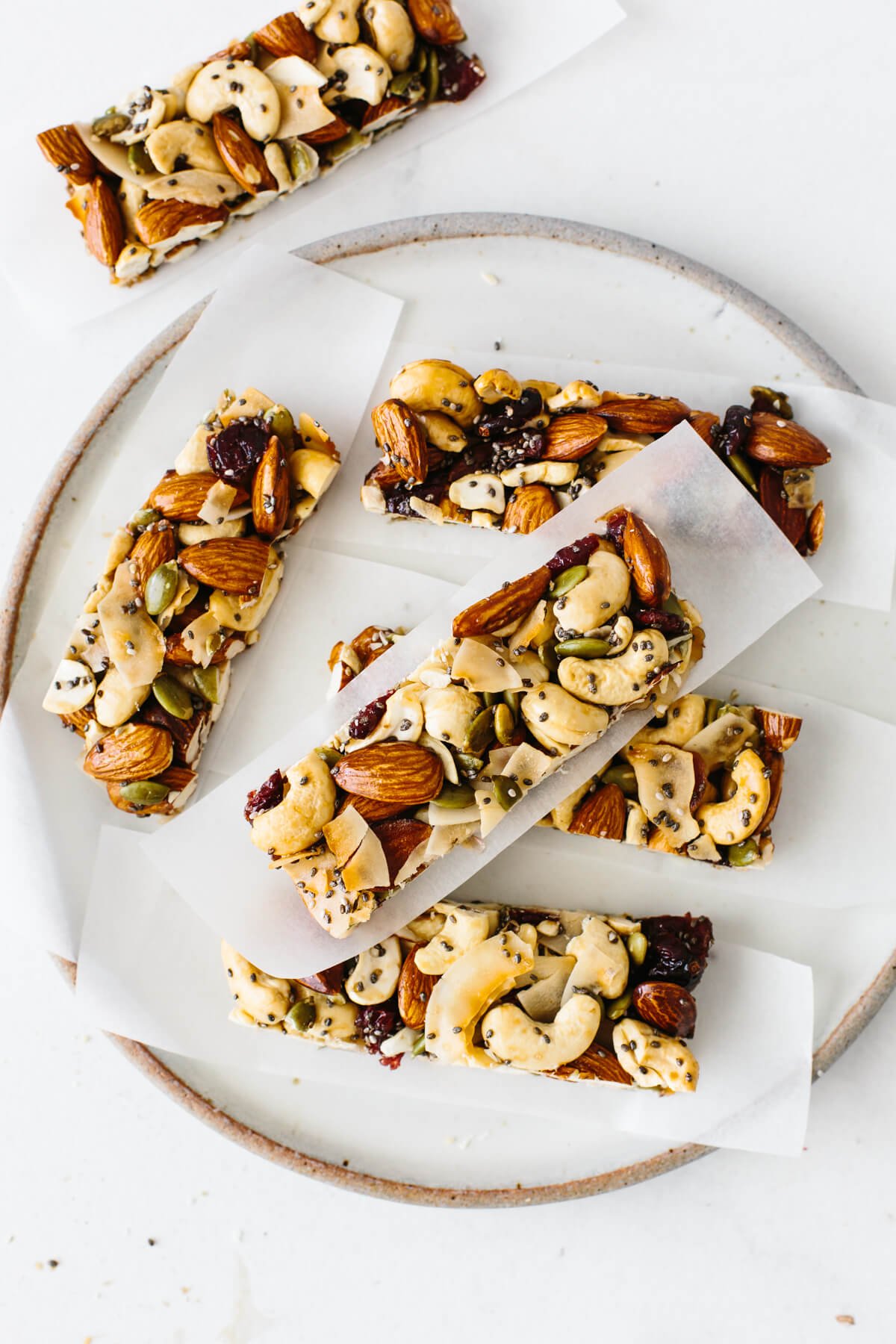 Healthy homemade trail mix granola bars that are gluten-free and paleo friendly! Several trail mix granola bars on a plate.
