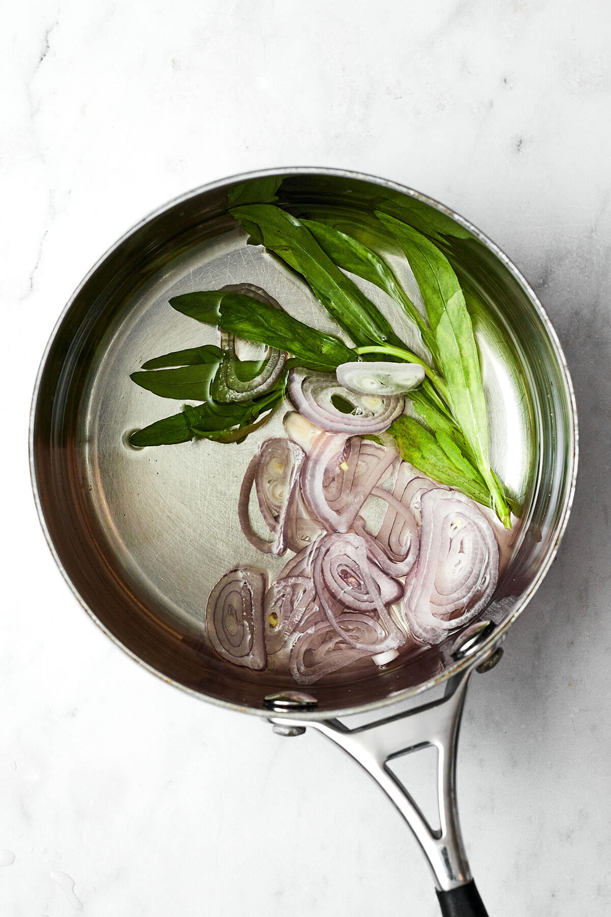 A drizzle of this easy béarnaise sauce will instantly elevate any dish! It has a luxurious butter wine base with hints of fresh tarragon. Cooking infused vinegar for bearnaise sauce