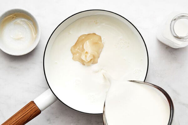 Making panna cotta in a white pot
