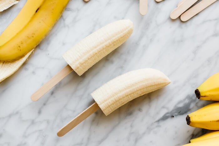 Frozen bananas with sticks