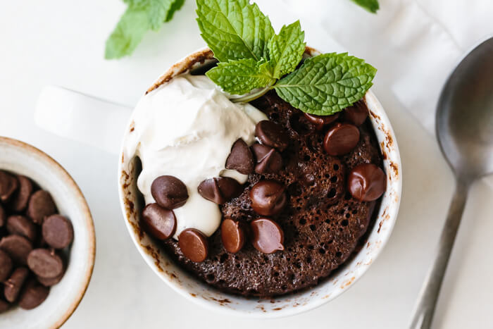 Mug cake with mint and chocolate
