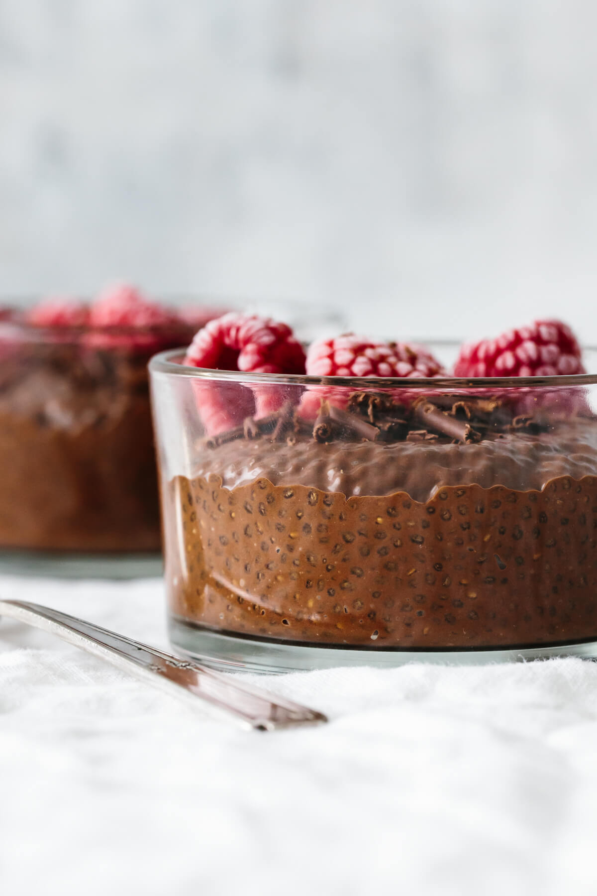 Chocolate chia pudding with fruit