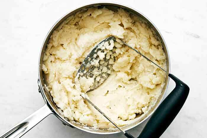 Mashed potatoes in a pot.