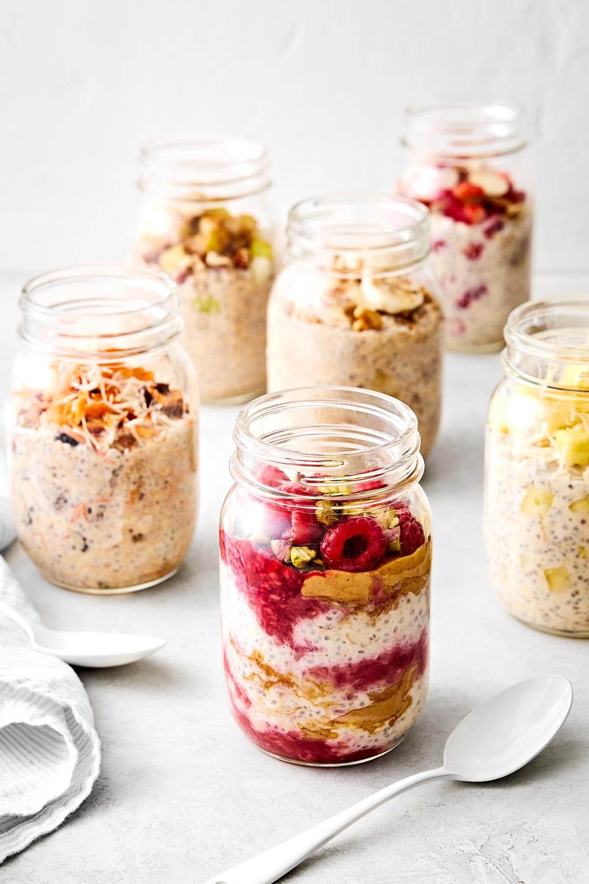 Learn how to make the perfect batch of overnight oats! It's easy, healthy, customizable, and great for a grab-and-go breakfast. Jars of overnight oats.