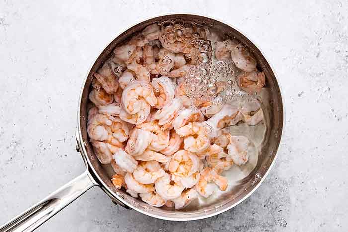 Boiling shrimp in water.